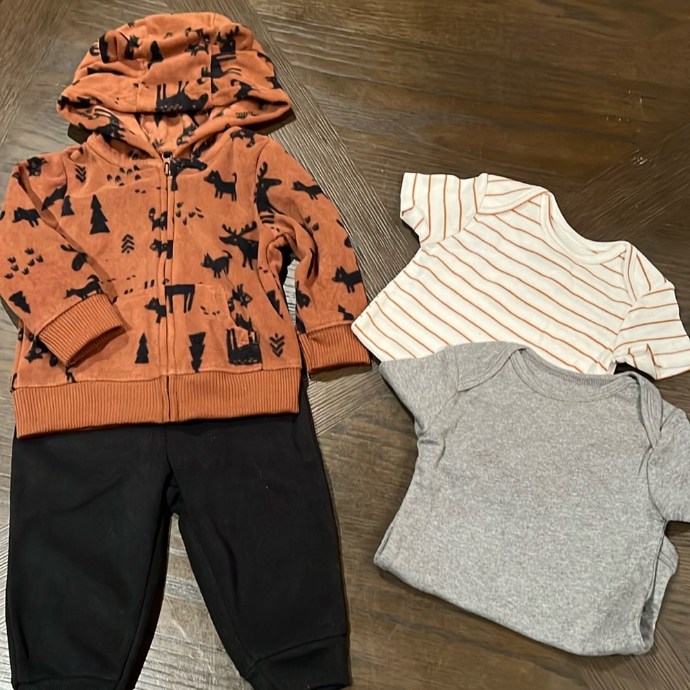 (#7) Baby clothes NWOT, size 3-6 months.
